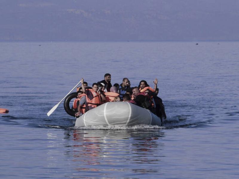 βάρκα με πρόσφυγες
