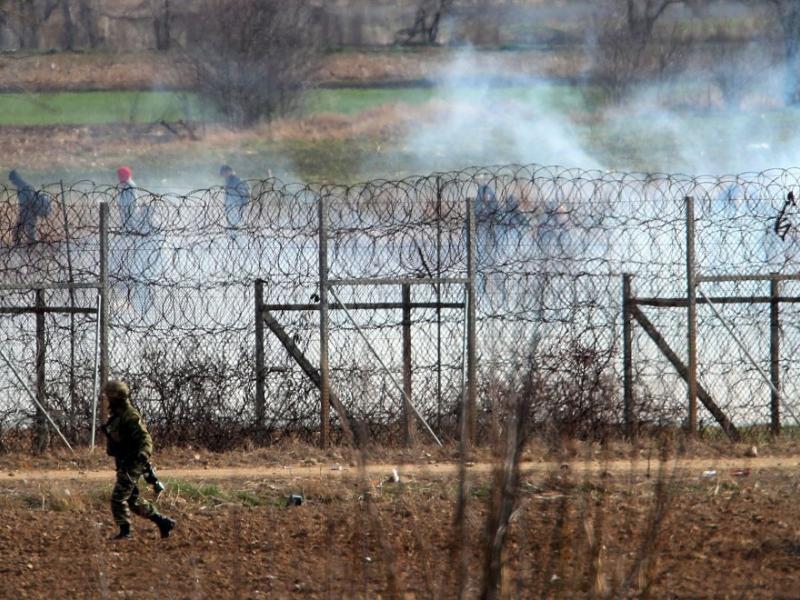 Έβρος: Νέα ένταση με ρίψη χημικών στις Καστανιές (Video)