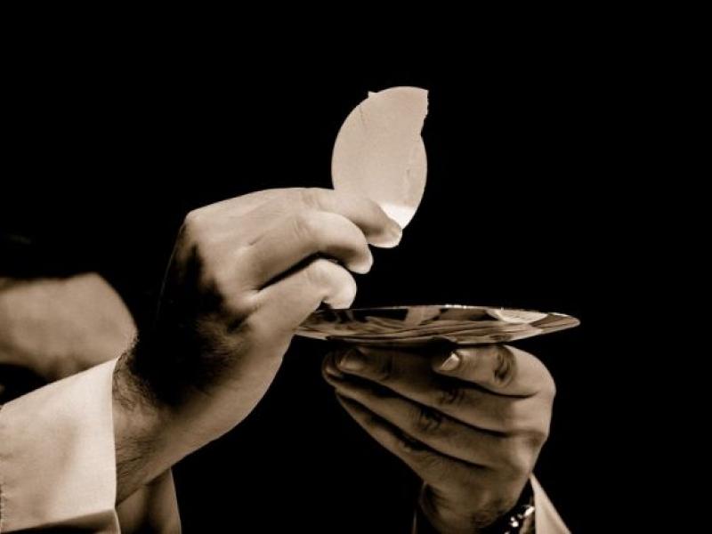 Πάτρα: Αυτός ο επιχειρηματίας χρηματοδοτείται από ιερείς της Καθολικής Εκκλησίας Ελλάδος 