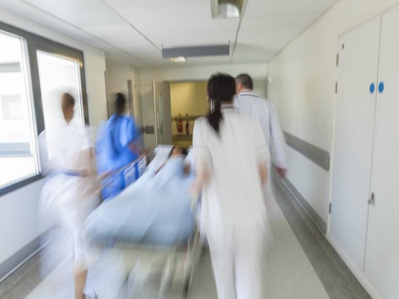 Στα νοσοκομεία η κατάσταση γίνεται απελπιστική- Να γίνουν προσλήψεις