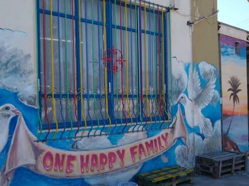 Στάχτη το σχολείο του «One Happy Family» στη Λέσβο: «Δεν θα περάσει ο φασισμός»