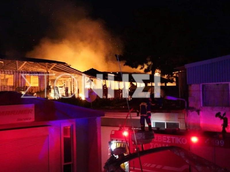 Λέσβος: Πυρκαγιά σε ημερήσια δομή φιλοξενίας στο Καρά Τεπέ (Video)