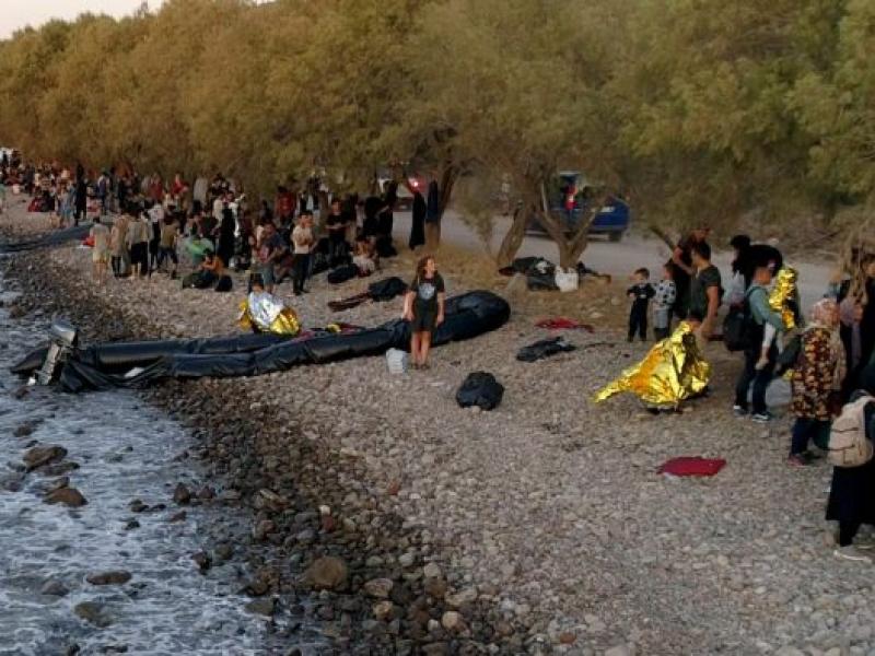 Περίπου 1.000 μετανάστες και πρόσφυγες πέρασαν σε ελληνικά νησιά το τελευταίο 24ωρο