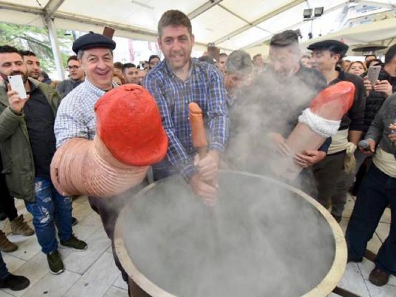 Ατίθασοι καρναβαλιστές: Παρέμβαση εισαγγελέα για το μπουρανί στον Τύρναβο