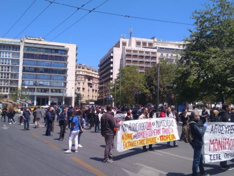 Πυρ ομαδόν ενάντια στο πολυνομοσχέδιο- Στους δρόμους εκπαιδευτικοί και μαθητές (Φωτογραφίες)