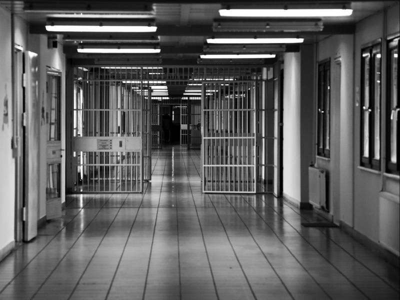 Εξέγερση στις γυναικείες φυλακές Ελαιώνα Θήβας μετά τον θάνατο 35χρονης
