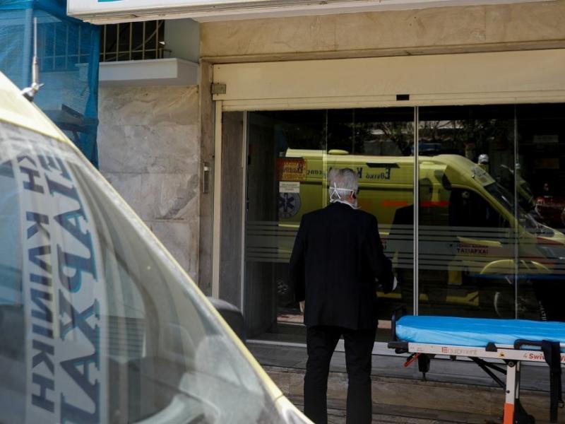 Τσιόδρας: Είναι 37 τα κρούσματα κορονοϊού στην κλινική «Ταξιάρχαι»
