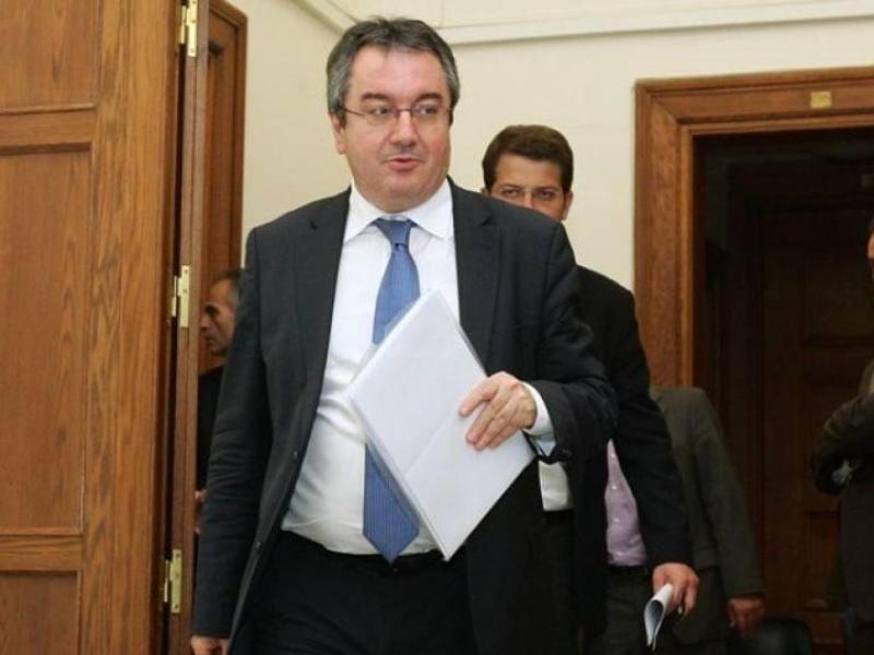 Η. Μόσιαλος: Μόνο για τους μαθητές Γ΄Λυκείου και με ζώνες διδασκαλίας το άνοιγμα των σχολείων