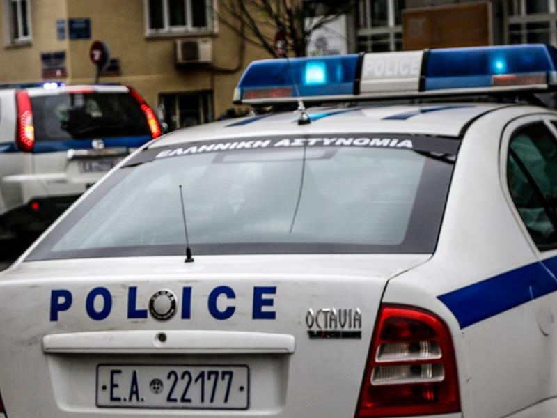 Απίστευτο κι όμως... ελληνικό: Αστυνομικός χτύπησε με το αυτοκίνητό του αστυνομικό για να αποφύγει τον έλεγχο