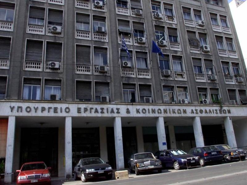 Σπουδαστές των ΔΙΕΚ στο υπουργείο Εργασίας: Να ενταχθούμε άμεσα στα 800 ευρώ