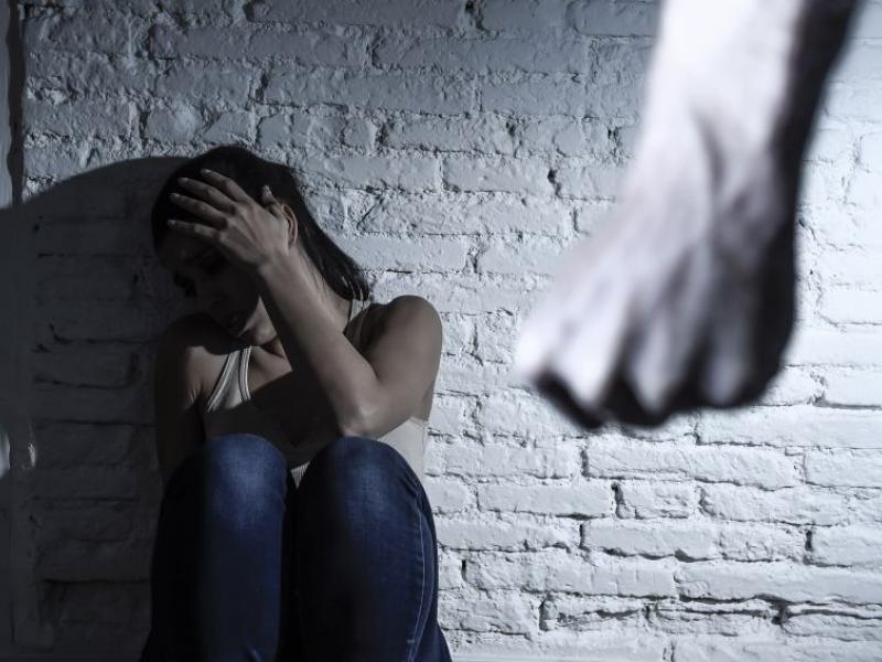 Νέος Ποινικός Κώδικας: Πιο αυστηρές ποινές για απόπειρα βιασμού και ενδοοικογενειακή βία