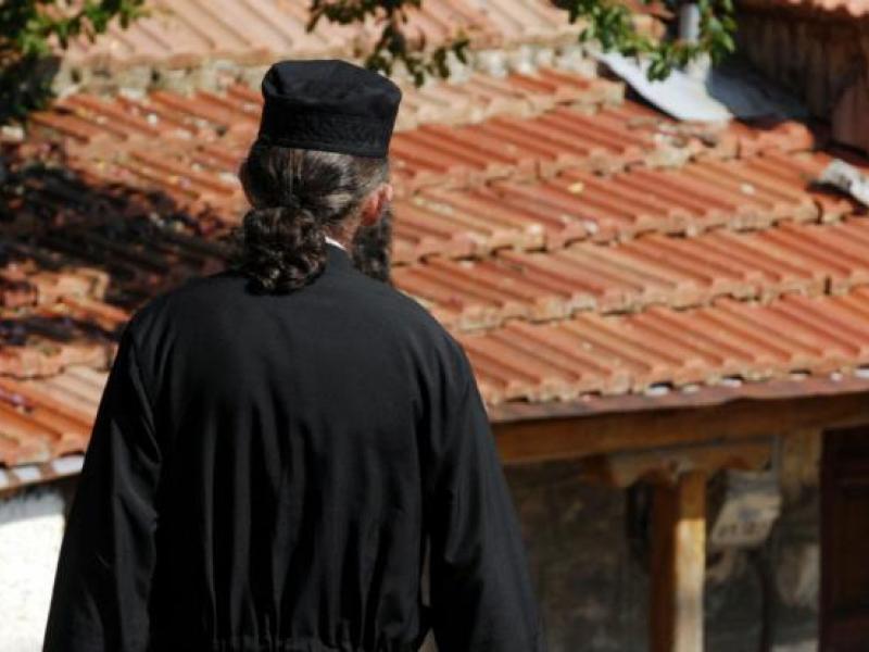 Κορονοϊός - Λάρισα: Νεκρός βρέθηκε αρνητής μοναχός δίπλα στην αδερφή του που νοσεί από τον ιό