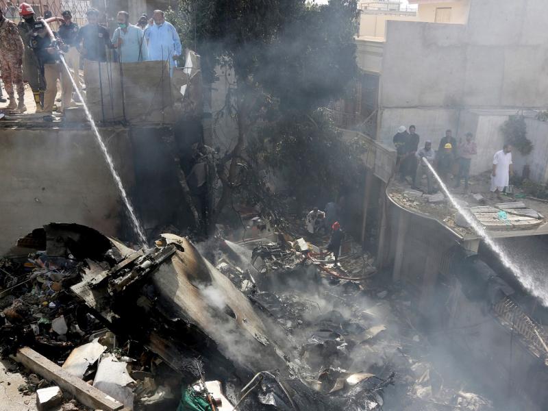Αεροπορικό δυστύχημα στο Πακιστάν: Τουλάχιστον 97 οι νεκροί - Δύο οι επιζώντες
