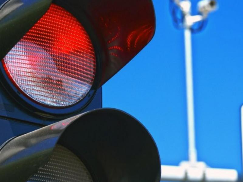 Με κάμερες τα νέα φανάρια: Όταν παραβιάζεται το κόκκινο, θα καταγράφει τον αριθμό κυκλοφορίας