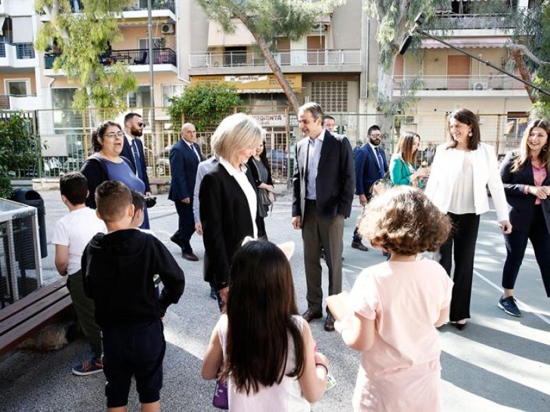 Στο 2ο Δημοτικό Σχολείο Καλλιθέας η Νίκη Κεραμέως και ο Κ. Μητσοτάκης