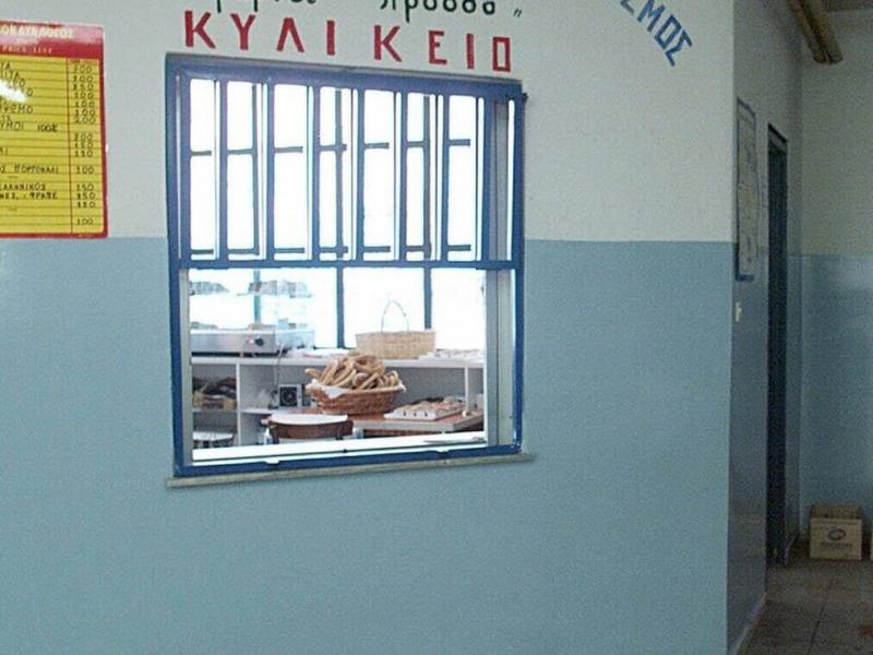 Ισχυρή έκρηξη από εκρηκτικό μηχανισμό σε κυλικείο σχολείου στην Αγία Βαρβάρα- Συναγερμός στις Αρχές