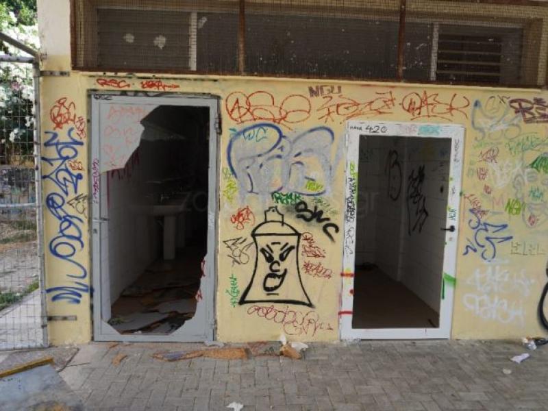 Βανδαλισμοί σε γυμνάσιο στην Κρήτη: Έβαλαν φωτιά - Ξεσπά ο διευθυντής (Φωτογραφίες)