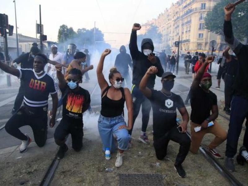 Γαλλία: Δακρυγόνα σε συγκέντρωση για την δολοφονία του Ανταμά Τραορέ από αστυνομικούς