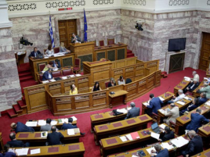 Βουλή: Σφοδρή αντιπαράθεση κυβέρνησης - αξιωματικής αντιπολίτευσης για τις μαθητικές καταλήψεις