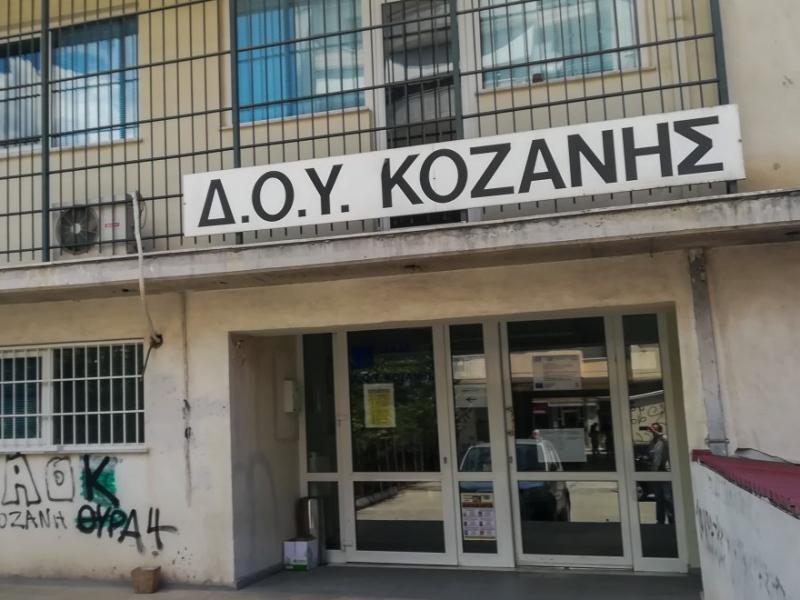 Επίθεση με τσεκούρι στην Κοζάνη: Κρίσιμη η κατάσταση των δύο εφοριακών