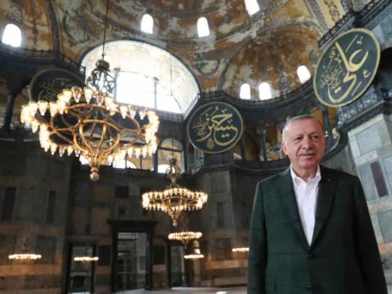 Θεολογική Σχολή ΕΚΠΑ: Η μετατροπή της Αγίας Σοφίας σε τζαμί παραβιάζει τις αρχές της θρησκευτικής ελευθερίας, τη Συνθήκη της Λωζάνης και τις αποφάσεις της UNESCO