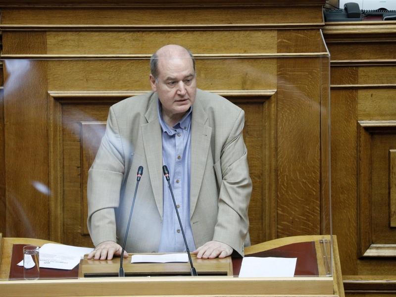 Νίκος Φίλης: Δέκα άμεσα μέτρα για το άνοιγμα των σχολείων