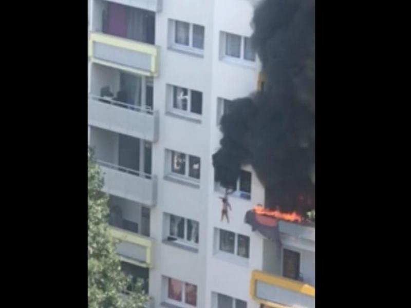 Γαλλία: Τρομακτική διάσωση ανηλίκων από φλεγόμενο κτίριο [βίντεο]