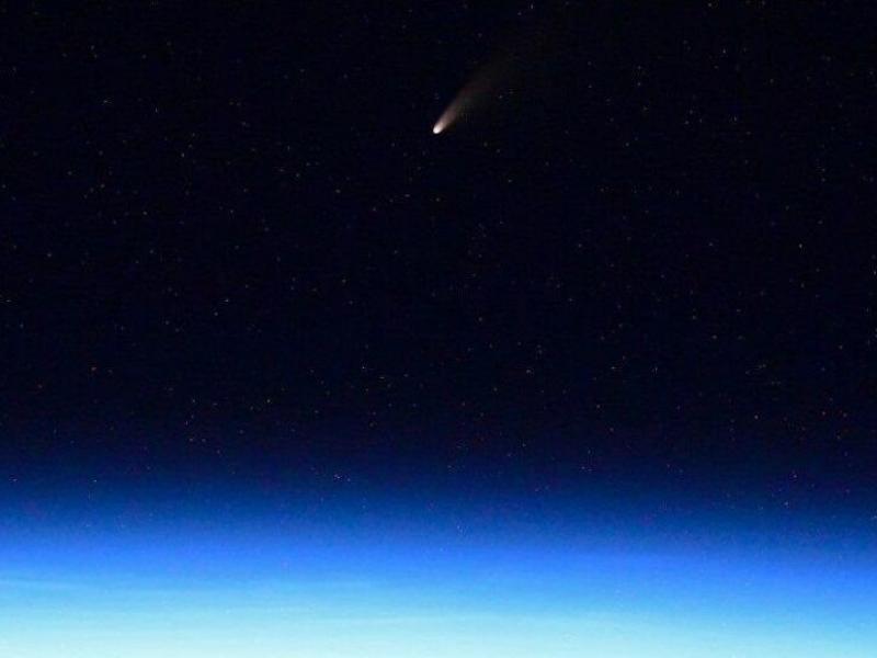 Ολοένα πιο ορατός και από την Ελλάδα ο νέος κομήτης NEOWISE