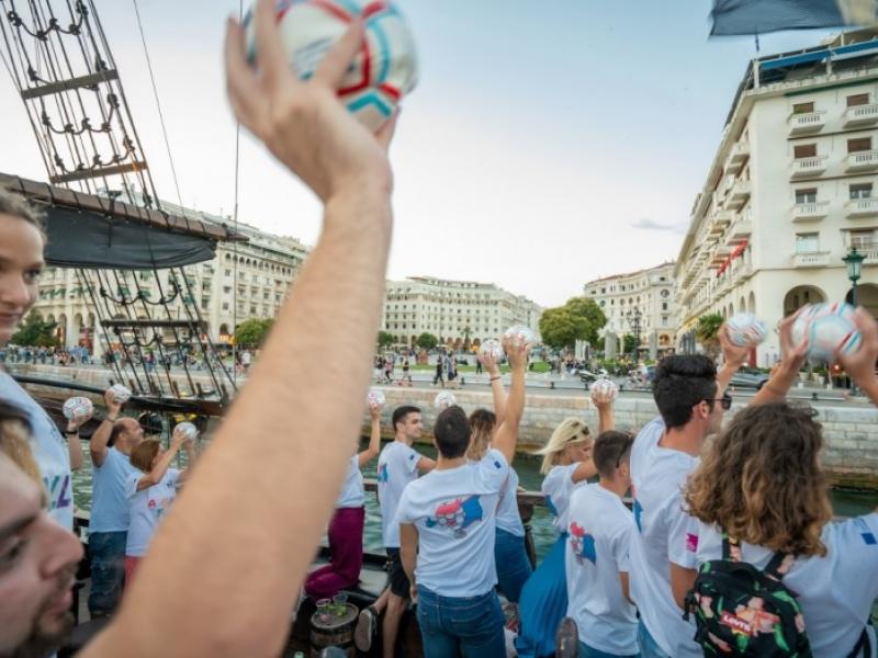 Θεσσαλονίκη: Έφτιαξε μπάλες που κουδουνίζουν για τυφλά παιδιά