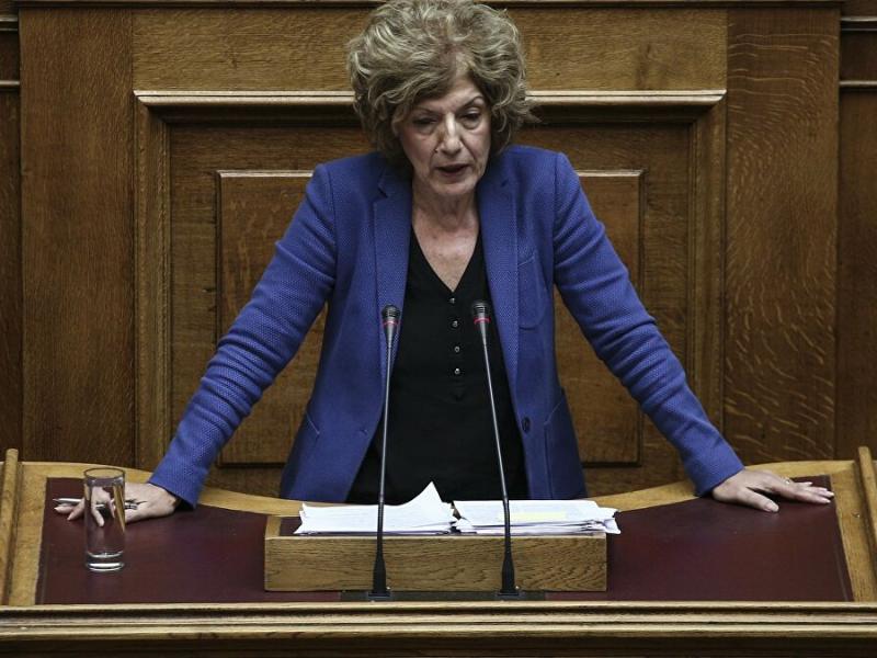 Αναγωνστοπούλου σε Ζαχαράκη για «Ιντιφάντα»: «Ποια είναι τα κριτήρια για την αφαίρεση του κειμένου;»