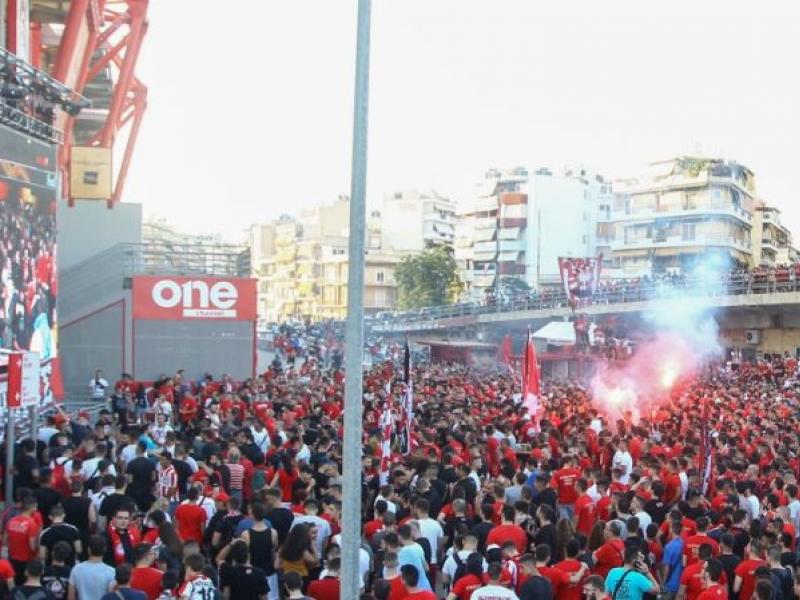 Συνωστισμός στο στάδιο Καραϊσκάκη