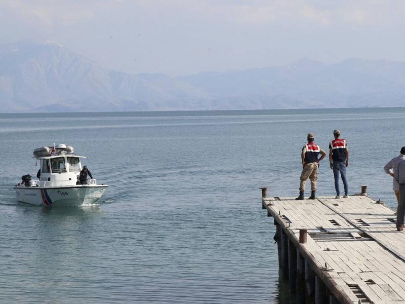 Τραγωδία με τη βύθιση πλοιαρίου με μετανάστες στη λίμνη Βαν: Στους 54 οι νεκροί