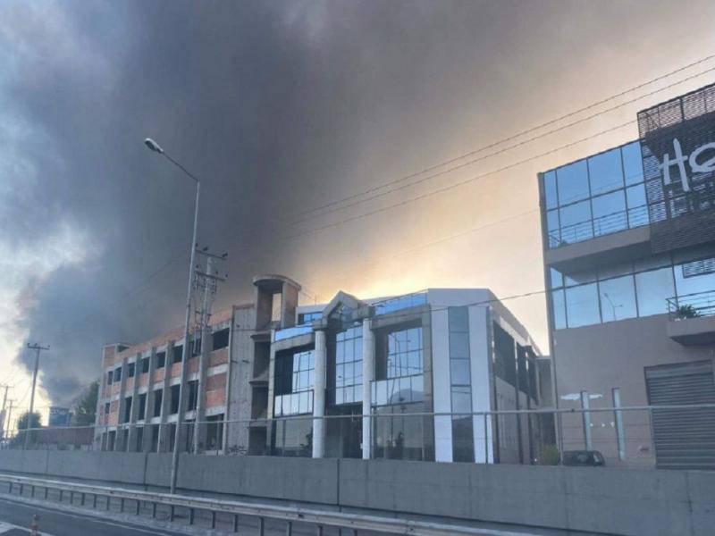 Μεγάλη φωτιά σε εργοστάσιο στη Μεταμόρφωση: Κλειστή η Αθηνών – Λαμίας (Φωτογραφίες)