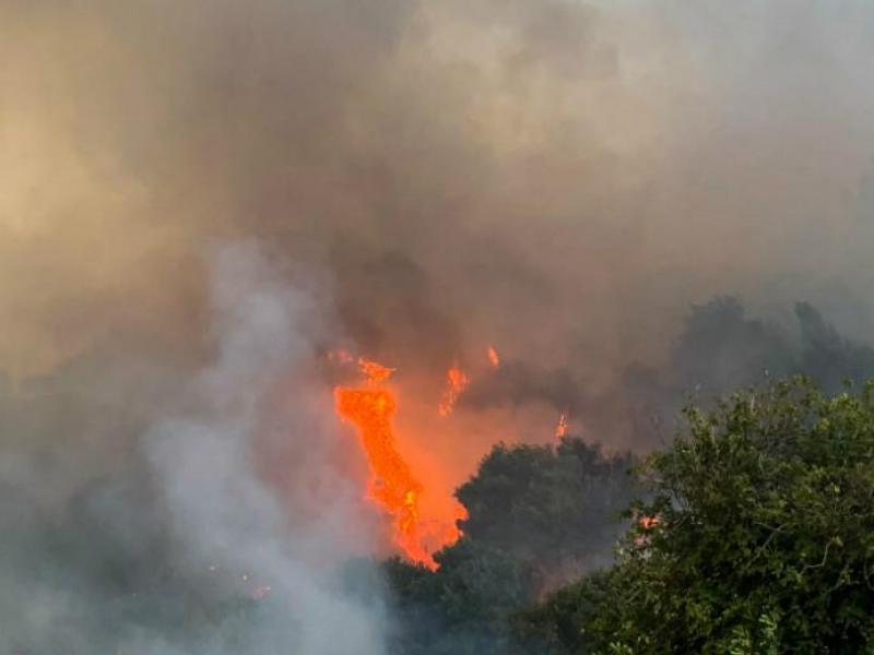 Πυρκαγιά στην Αίγινα - Υπό μερικό έλεγχο στην Τζιά