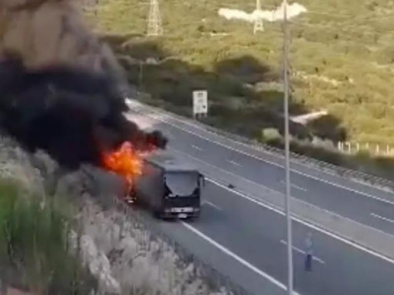 Φωτιά σε λεωφορείο που εκτελούσε το δρομολόγιο Ιωάννινα - Αθήνα