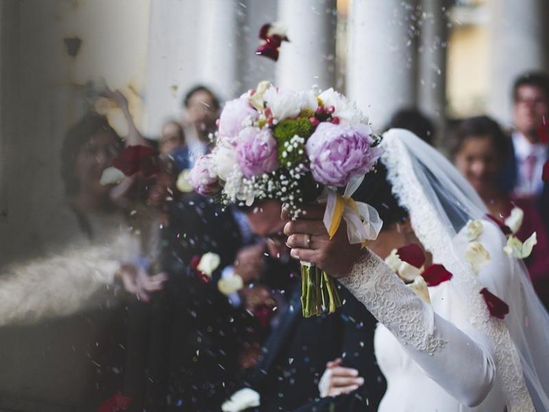 Κορονοϊός: Νέα μέτρα για γάμους, βαφτίσεις - Πρόστιμα 150 ευρώ στους παρευρισκόμενους