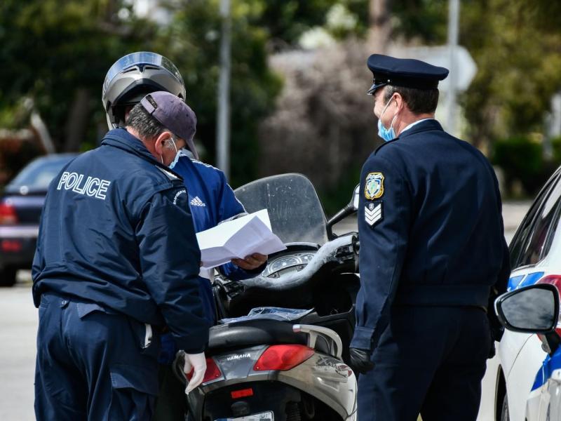 Συλλήψεις και πρόστιμα κατά τη διάρκεια ελέγχων για τα μέτρα αποφυγής της διάδοσης του κορονοϊού