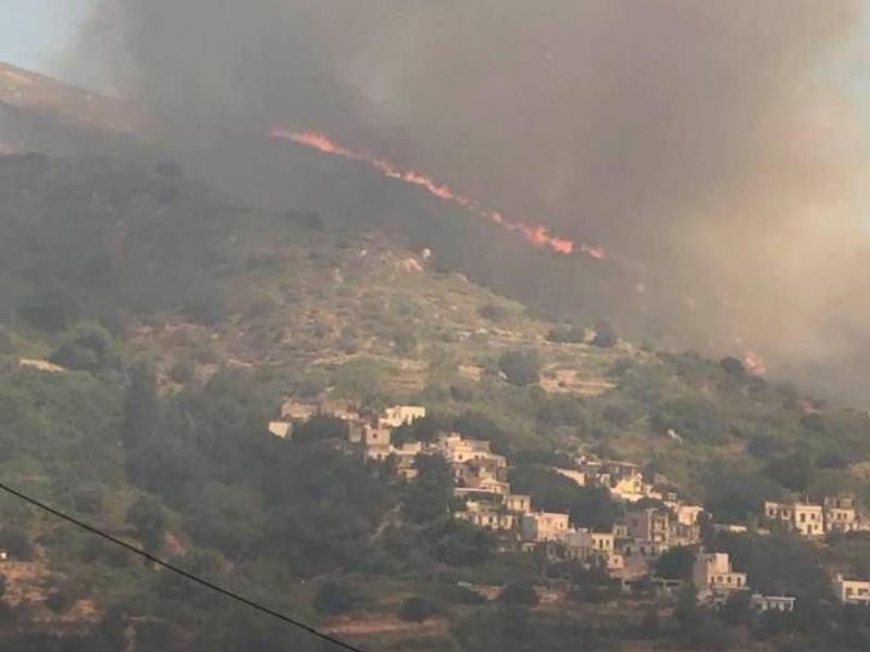 Φωτιά στην ορεινή Νάξο - Εκκενώνονται χωριά (Φωτογραφίες)