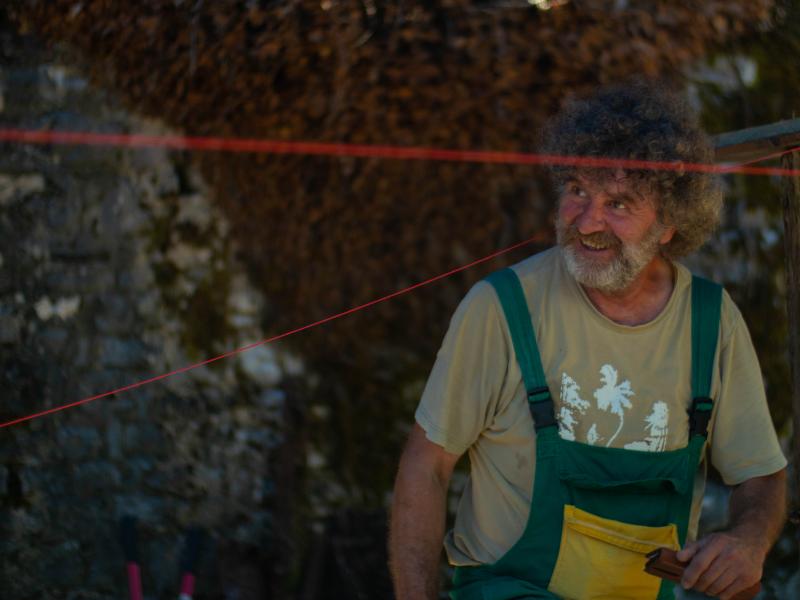 Αρίστη: «Μάστορες της πέτρας» διδάσκουν την τέχνη της ξερολιθιάς σε φοιτητές