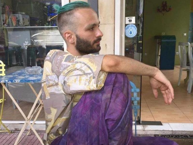 Αύριο δικάζεται ο Ηλίας Γκιώνης επειδή αντέδρασε σε ομοφοβική επίθεση αστυνομικών
