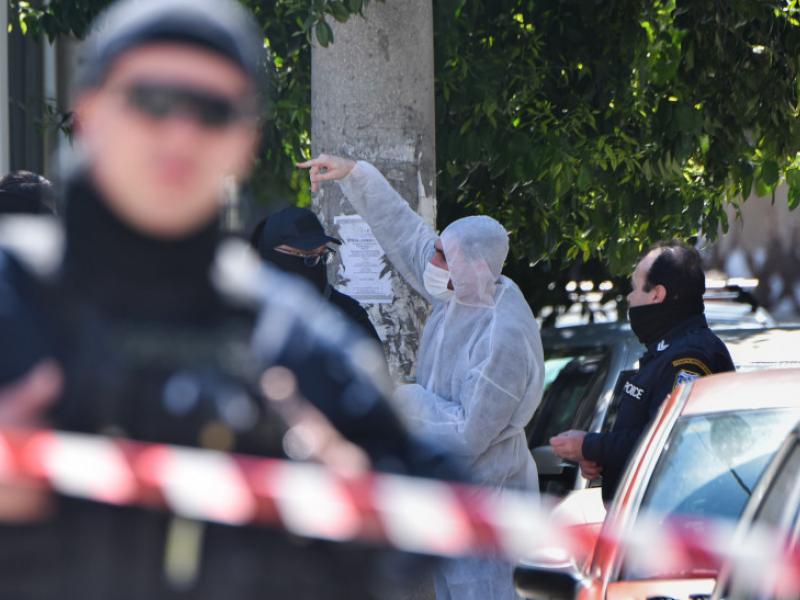 Γιάφκα με όπλα και εκρηκτικά εντοπίστηκε στο Κουκάκι – Τρεις συλλήψεις