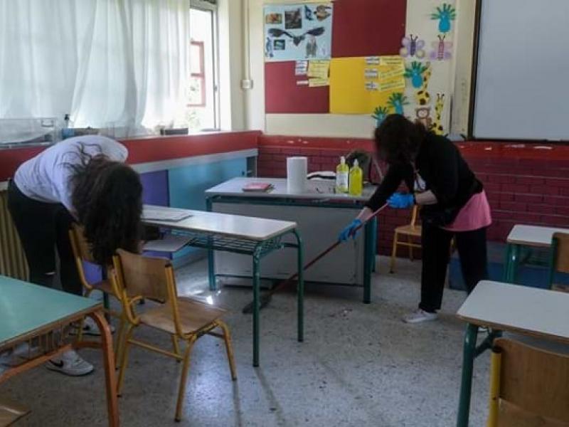 Στήριξη της κινητοποίησης των καθαριστών-καθαριστριών των σχολείων της Σαλαμίνας