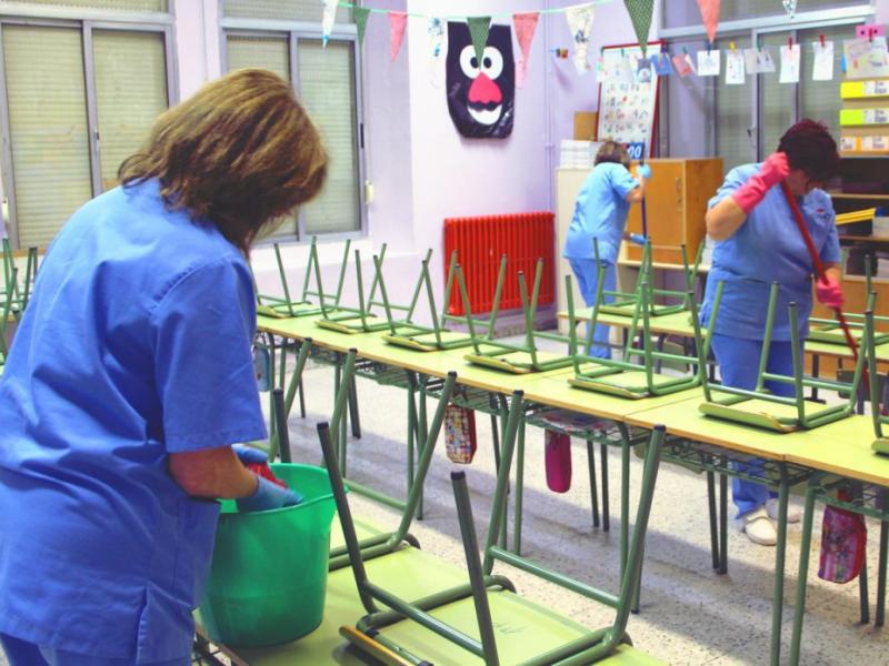 Νέα ρύθμιση στα σχολεία για καθαρίστριες και κυλικεία - 20% επιπλέον καθαρίστριες στα σχολεία