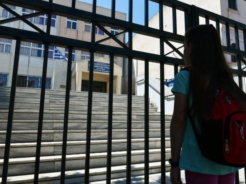 Κορονοϊός: Προς παράταση το lockdown, «θολό» το άνοιγμα σχολείων