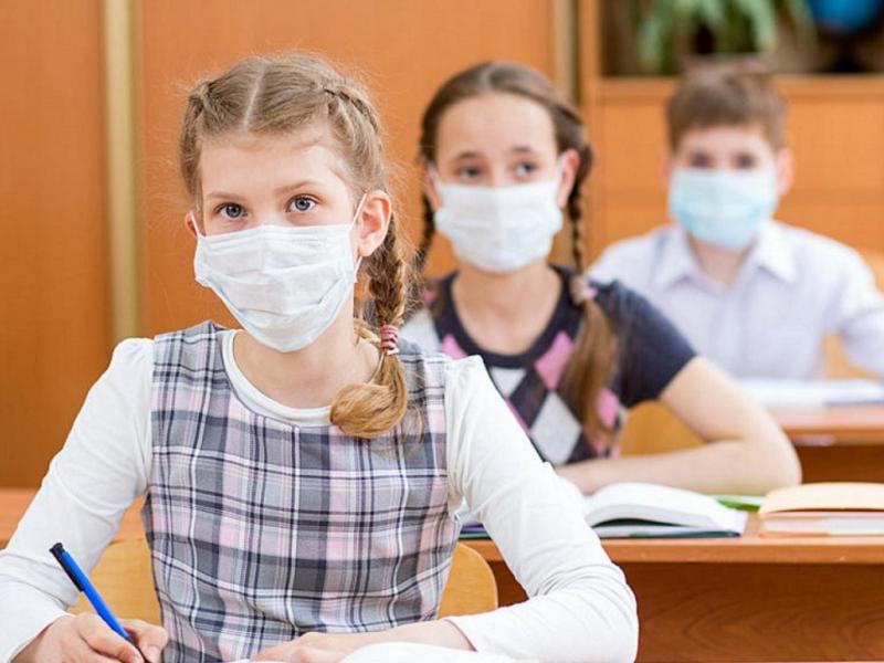 Κρούσματα στα σχολεία: Διευθυντής προέτρεψε μαθητές θετικούς στον ιό να συνεχίσουν τη φοίτηση