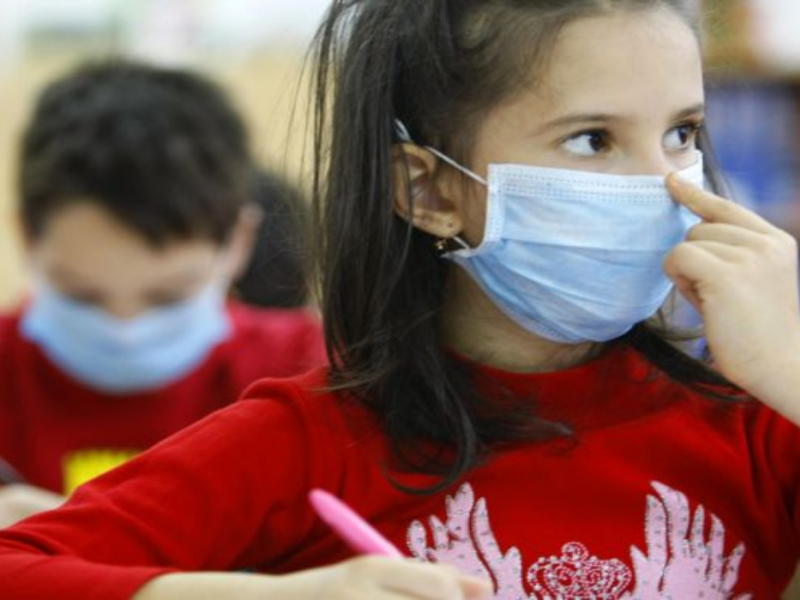 Περισσότερα συμπτώματα από τη γρίπη προκαλεί ο κορονοϊός στα παιδιά