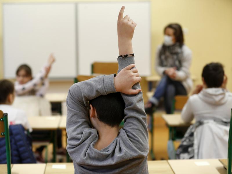 Τέλος από σήμερα οι μάσκες σε σχολεία και Πανεπιστήμια- Υποχρεωτικές στις εξετάσεις για μαθητές και εκπαιδευτικούς