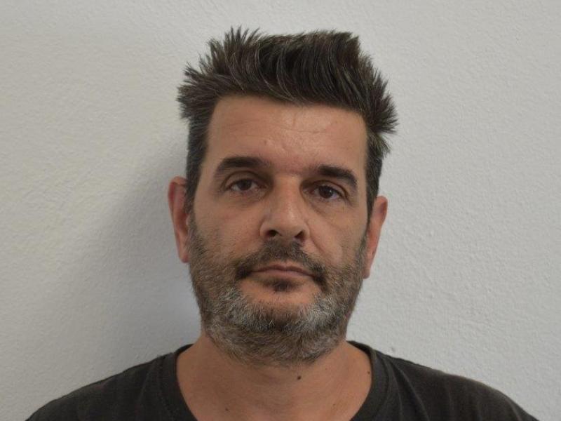 Αυτός είναι ο 49χρονος που κατηγορείται για ασέλγεια σε ανήλικο στον Πειραιά (Φωτογραφίες)