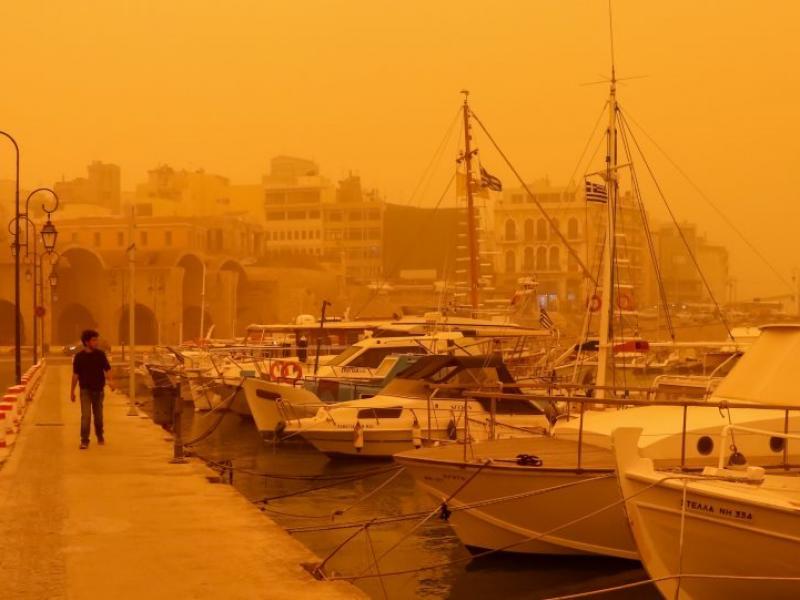 Καιρός: Κοκτέιλ αφρικανικής σκόνης, ομίχλης και ζέστης σήμερα - Πώς θα εξελιχθεί το φαινόμενο
