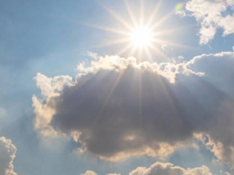 Καιρός: Ηλιοφάνεια και άνοδος της θερμοκρασίας- Πότε υποχωρεί η σκόνη 
